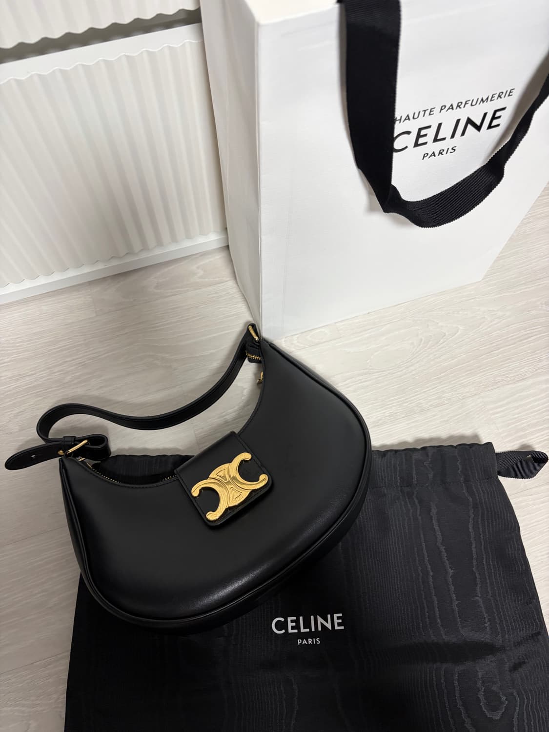 (정품) 셀린느 트리옹프 백 미디엄 블랙 가방 상품이미지1