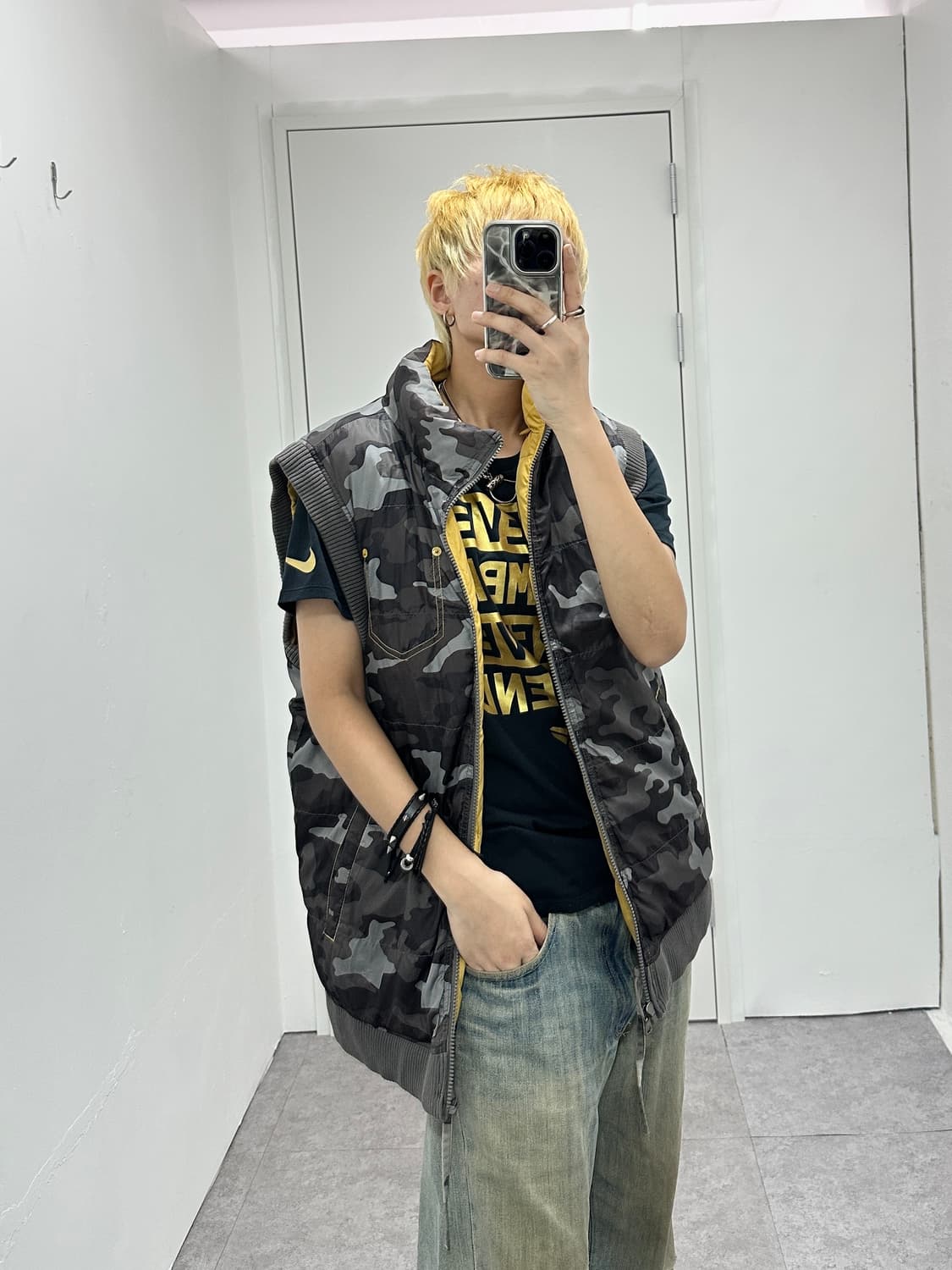 GUESS reversible camo yellow vest 상품이미지9