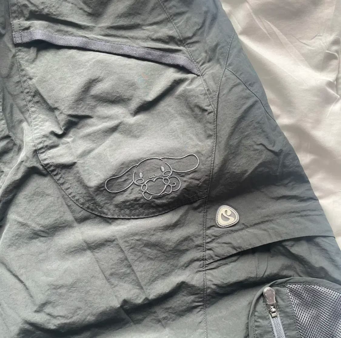 코이세이오 시나모롤 포켓 팬츠 차콜 1 상품이미지3