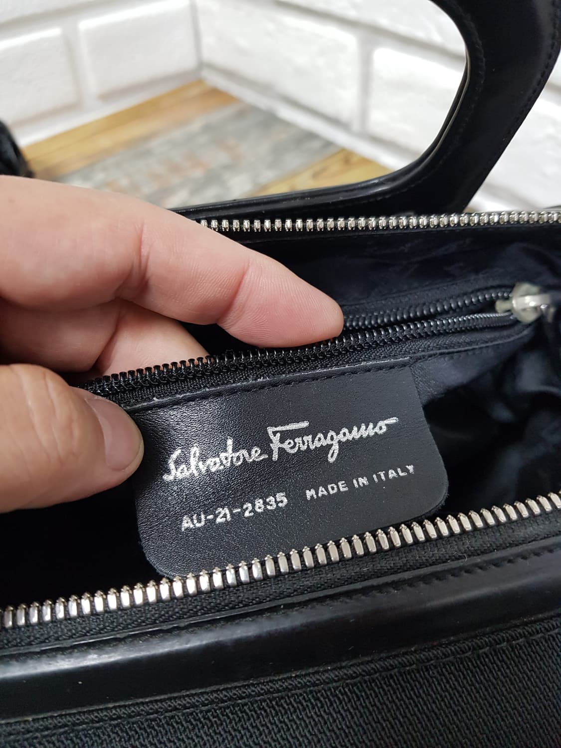 [정품] 페라가모 미니토트백 블랙 상품이미지10