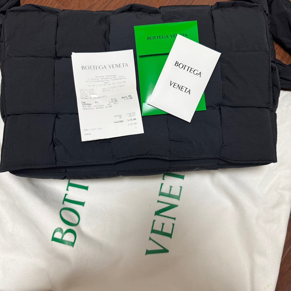 보테가베네타 맥시 패디드 테크 카세트 상품이미지1