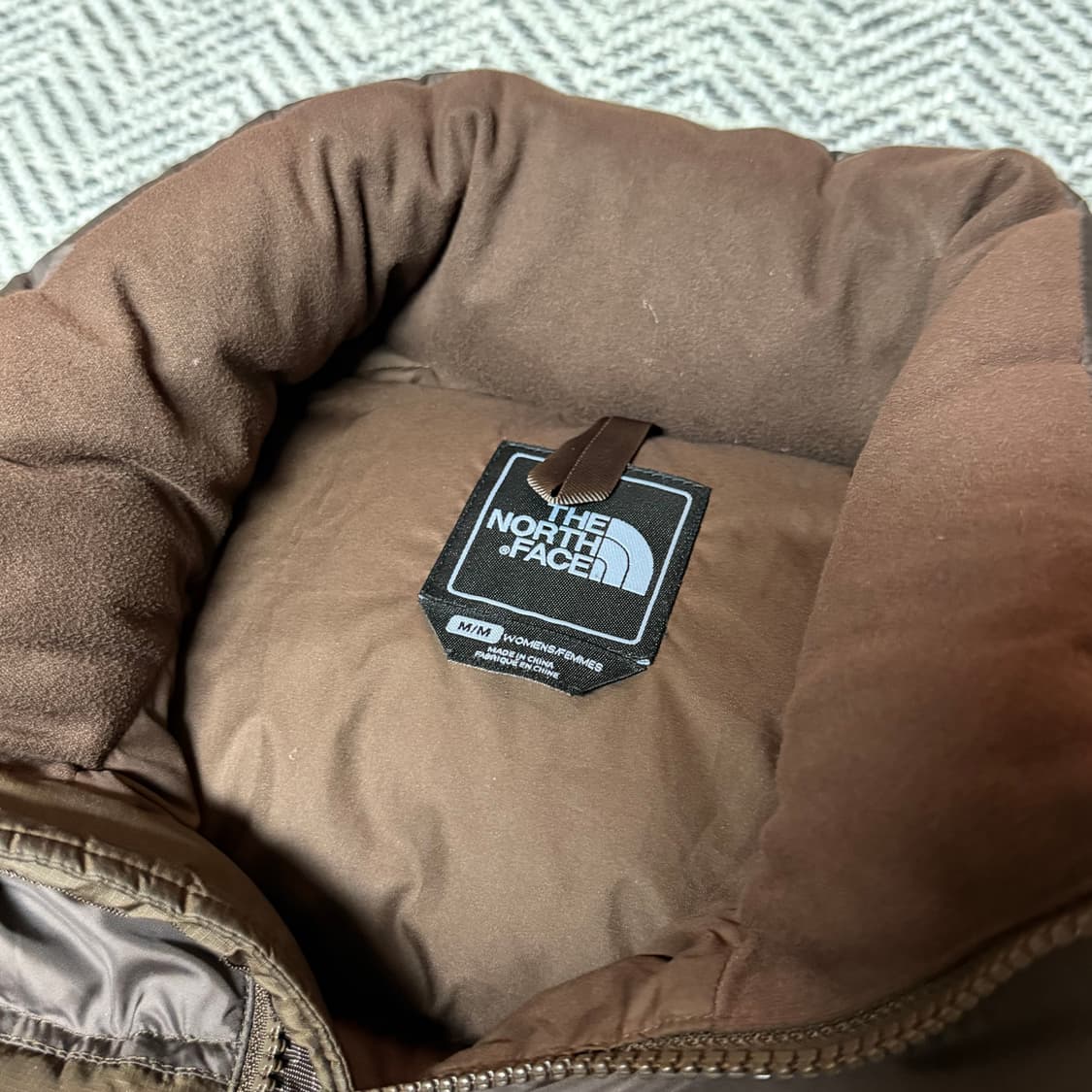 노스페이스 켄달제너 무광 초코 브라운 700 눕시 패딩 상품이미지5