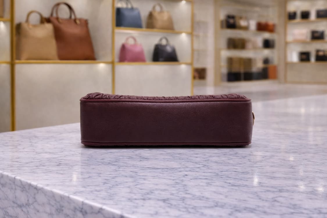 [S급] 미우미우 마테라세 크로스백 판매합니다!!! 상품이미지2