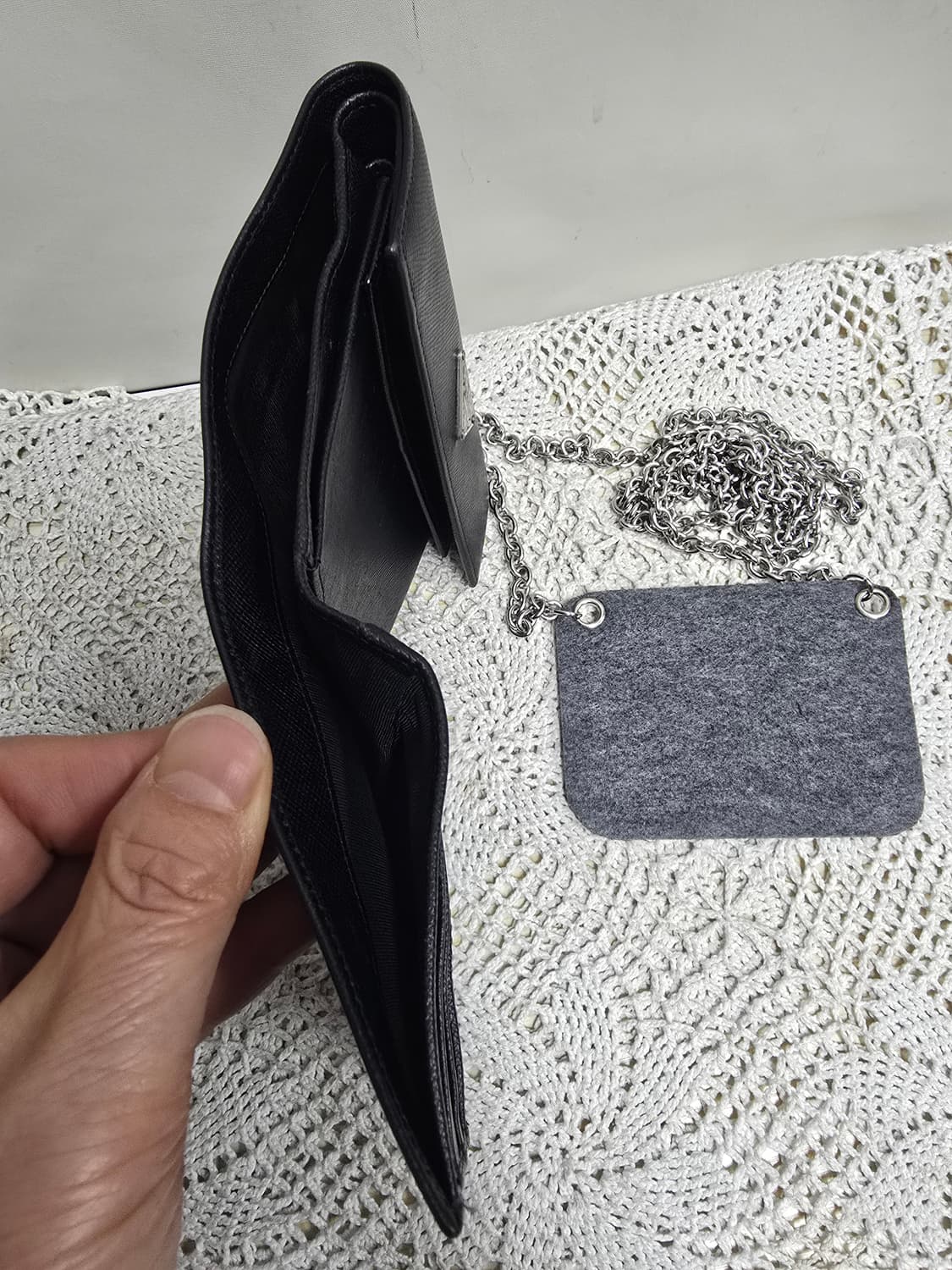 프라다 트라이폴드 월렛 사피아노 가죽 중지갑 상품이미지4