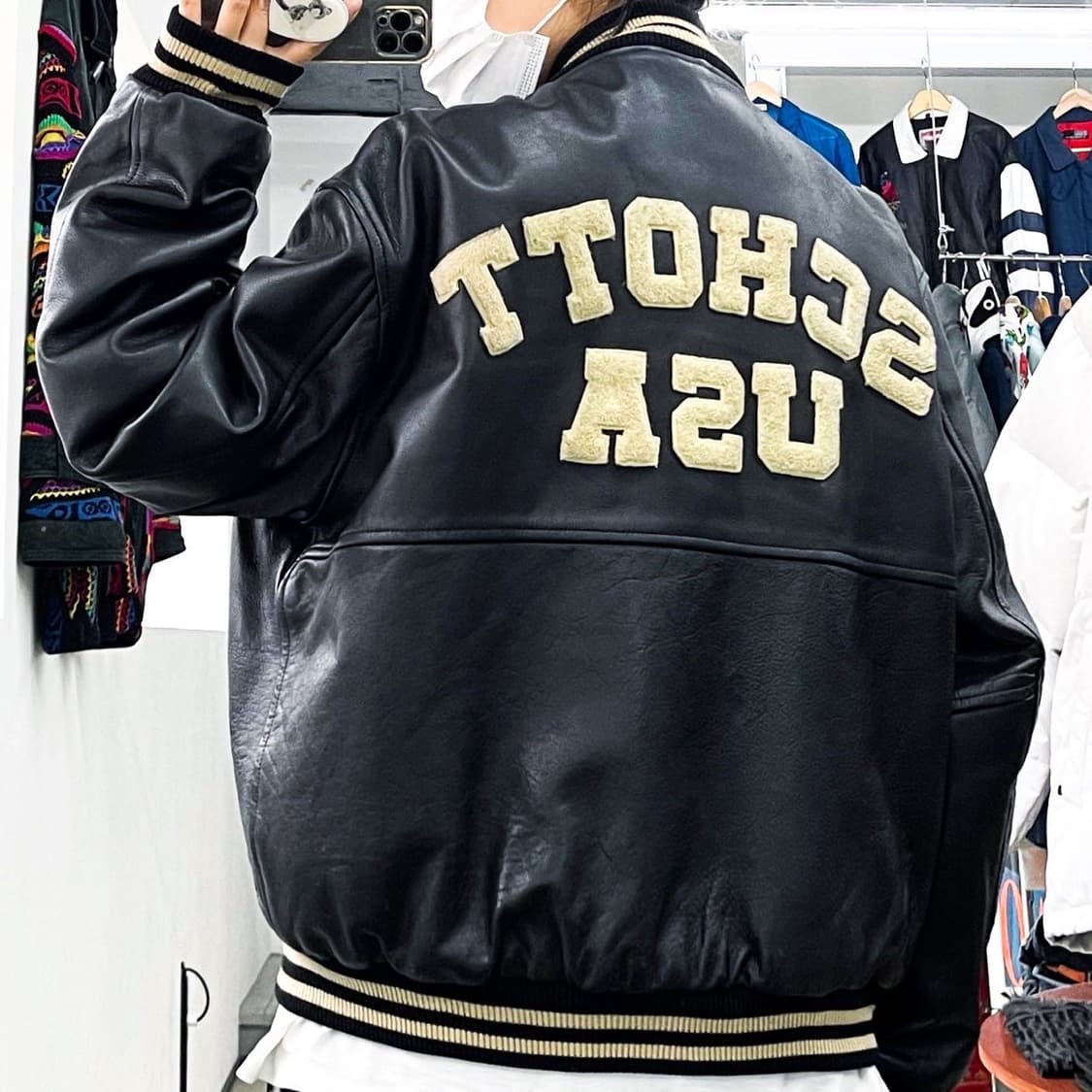 쇼트 아치 로고 스펠아웃 카우 하이드 레더 바시티자켓 상품이미지1