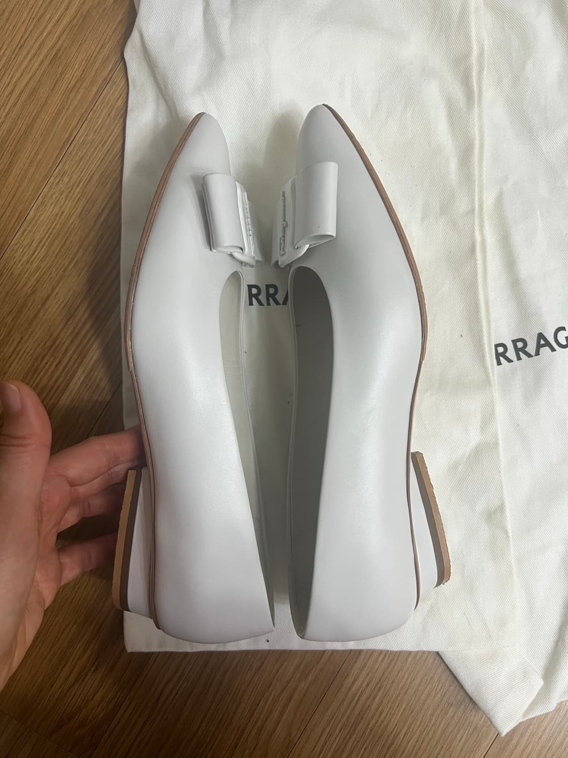 페레가모 뉴비바플랫 화이트 6.5 C볼 상품이미지4