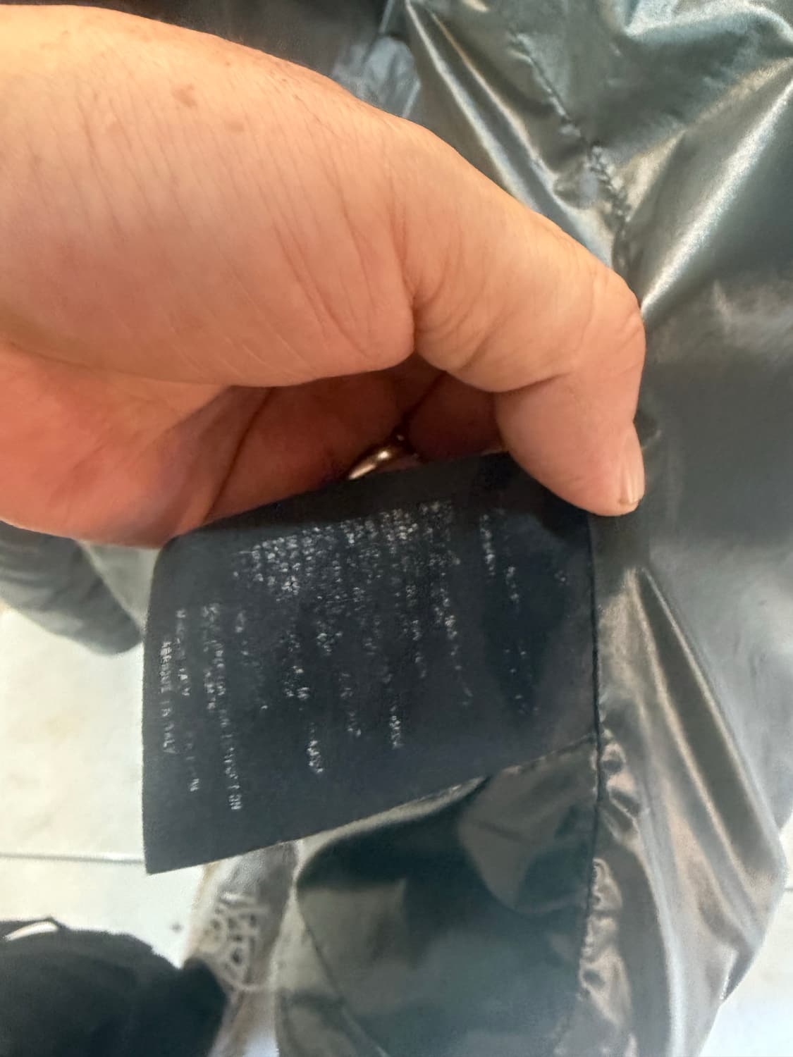 52/100 정품 프라다 경량패딩 팝니다 상품이미지4