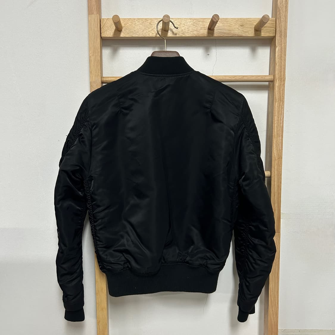 알파인더스트리 ma-1 플라이트 항공점퍼 블랙 상품이미지4