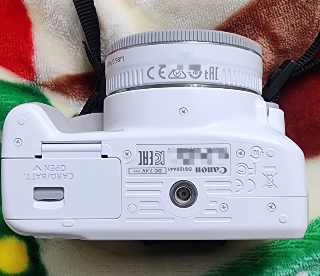 캐논 EOS 100D 화이트 + 40mm 렌즈 팝니다. 상품이미지3