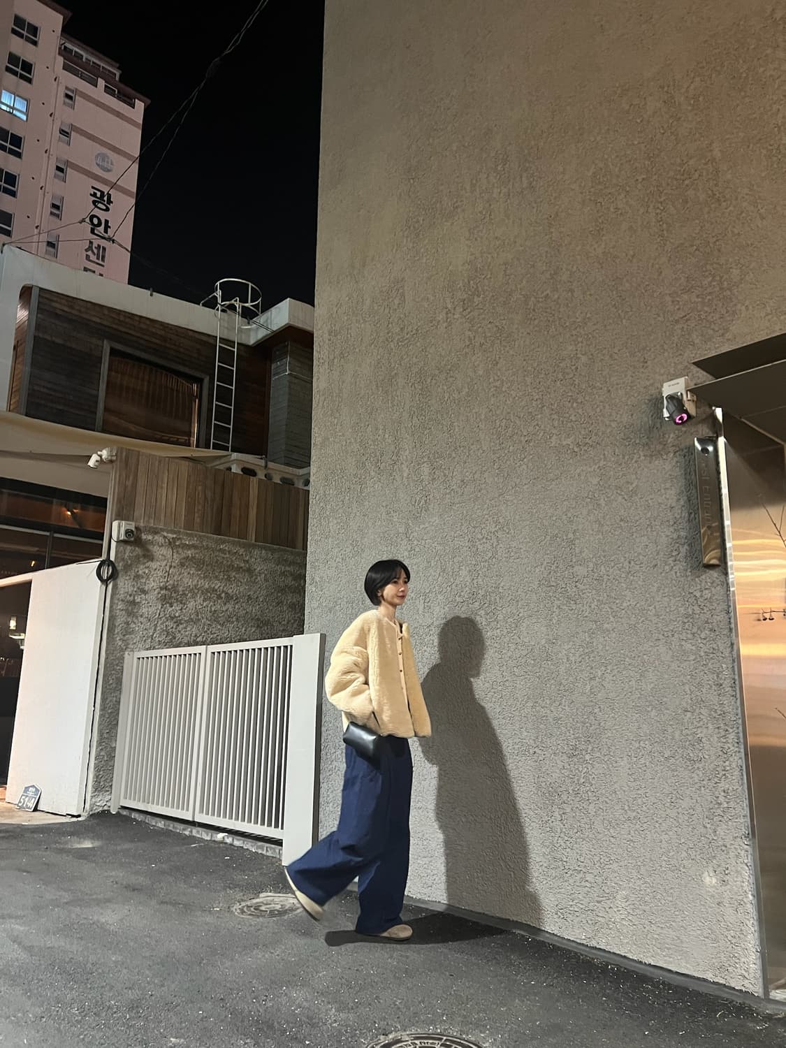 디애퍼처 Furry Jacket - Beige 상품이미지5