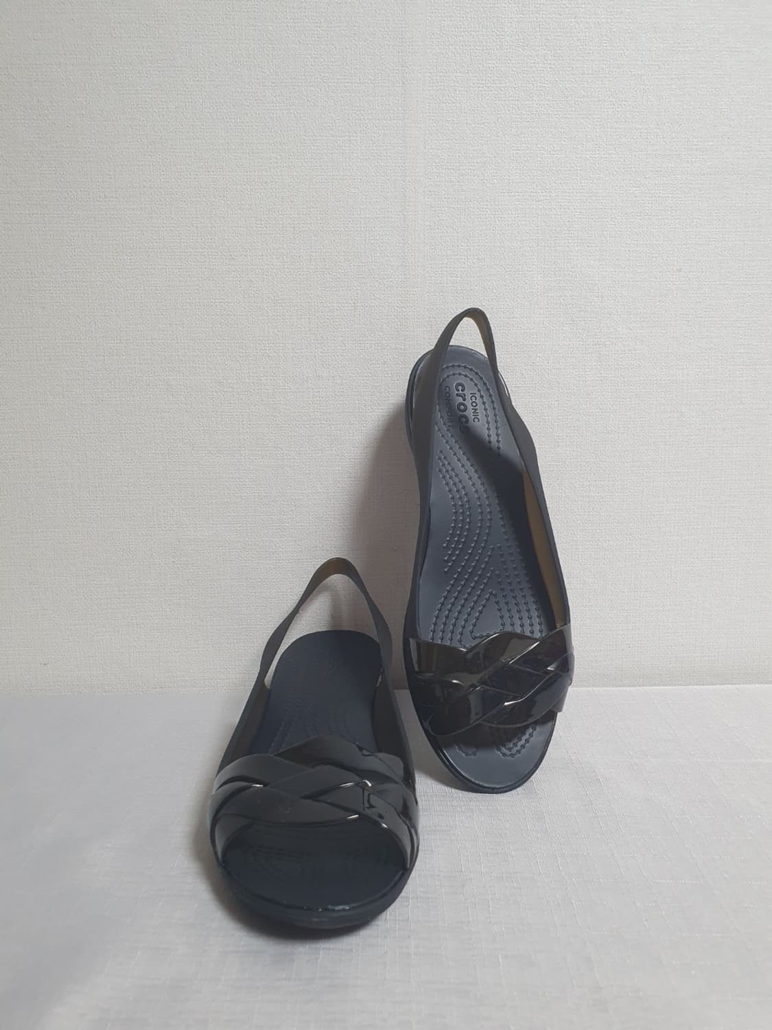 크록스 이사벨라 젤리 슬링백 미니웨지 블랙 230mm 상품이미지1