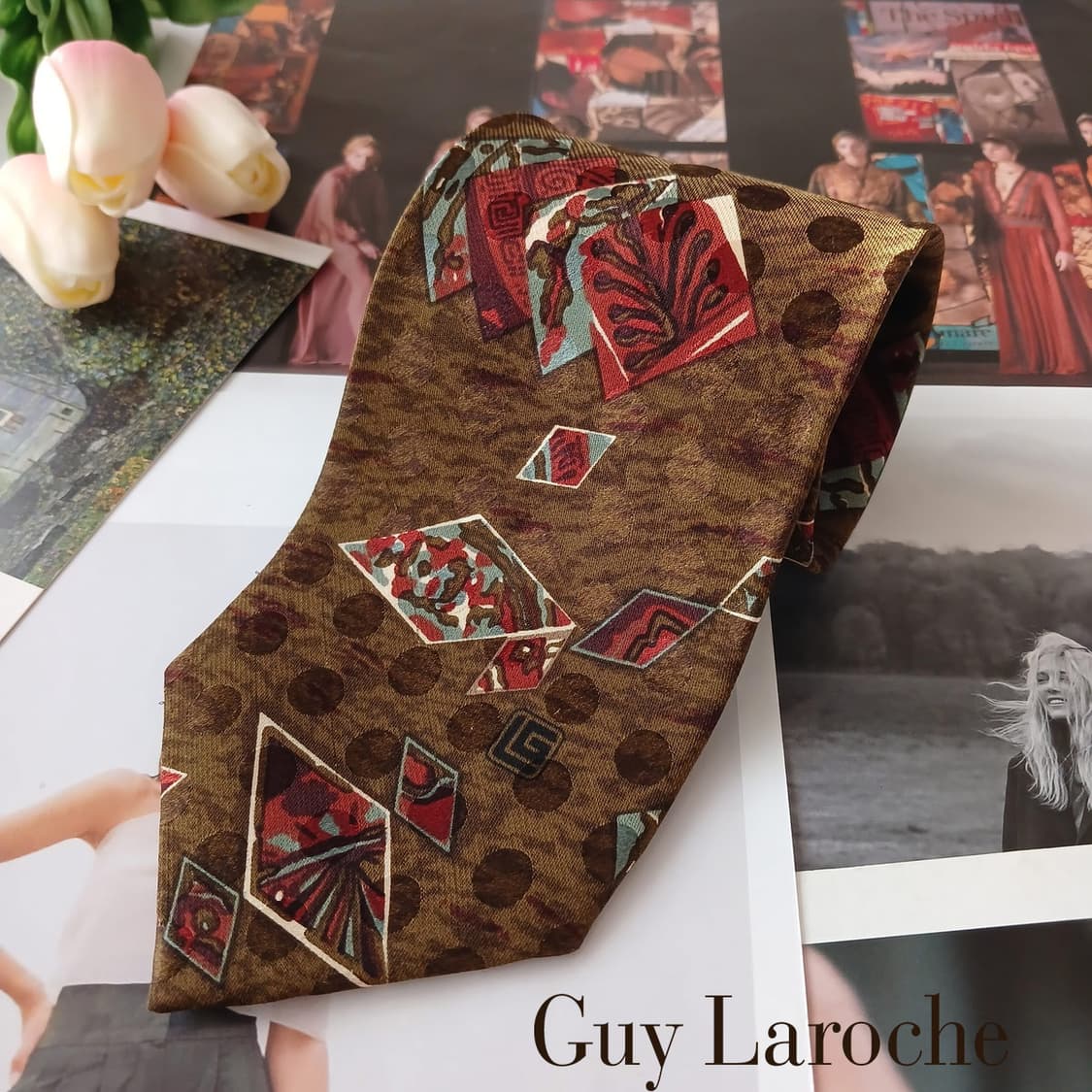 기라로쉬 실크 브라운 아트 패턴 넥타이 9.3cm A+등급 A18977
 상품이미지1