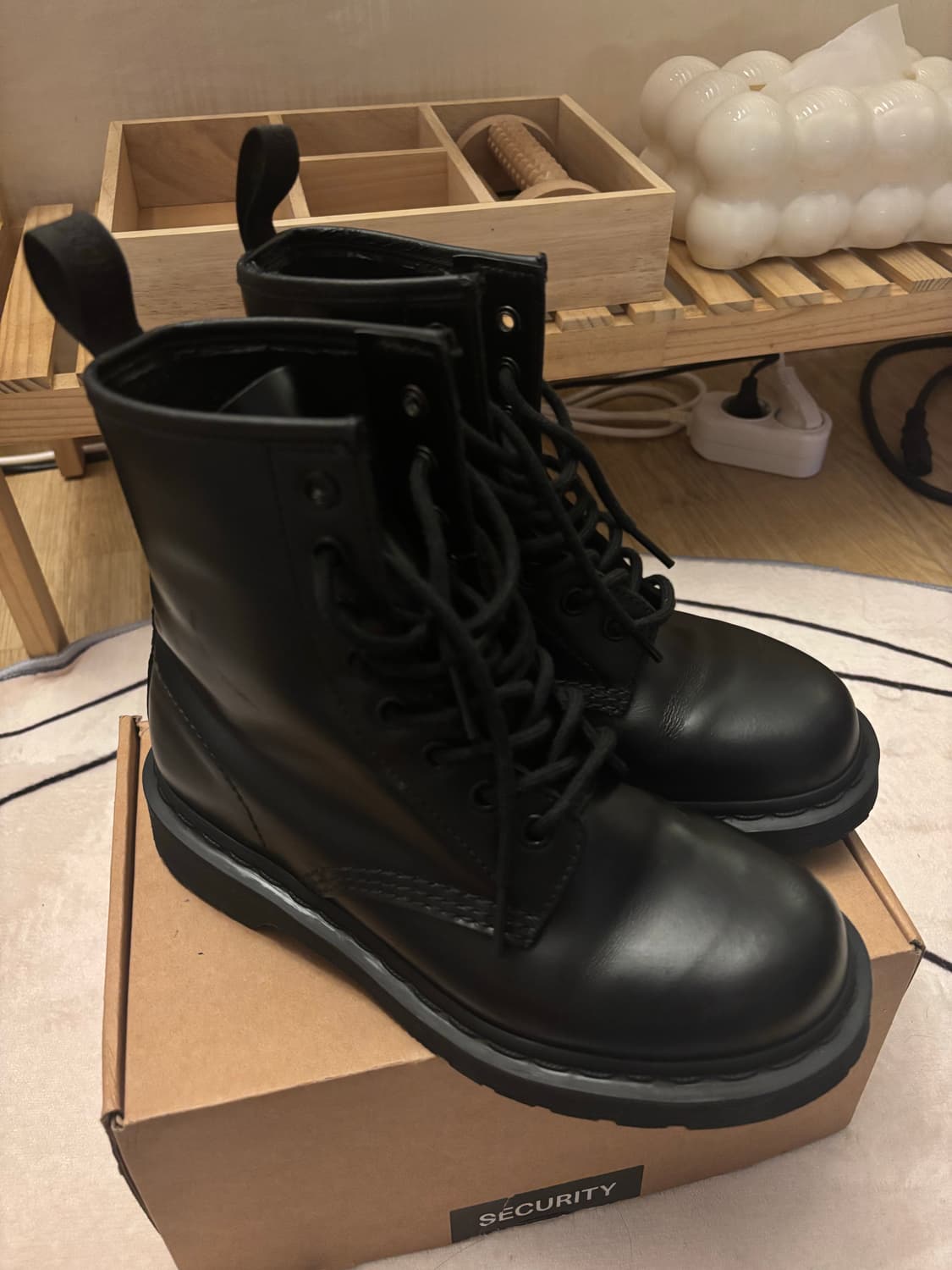 UK4/230 닥터마틴 1460 모노 8홀 (올블랙/풀박스급) 상품이미지2