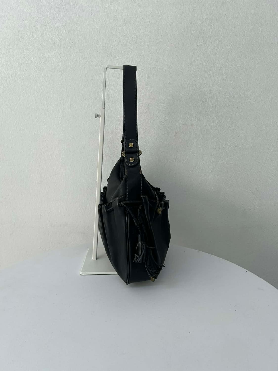 러브캣 테슬 버킷 가죽 호보 숄더백 상품이미지2