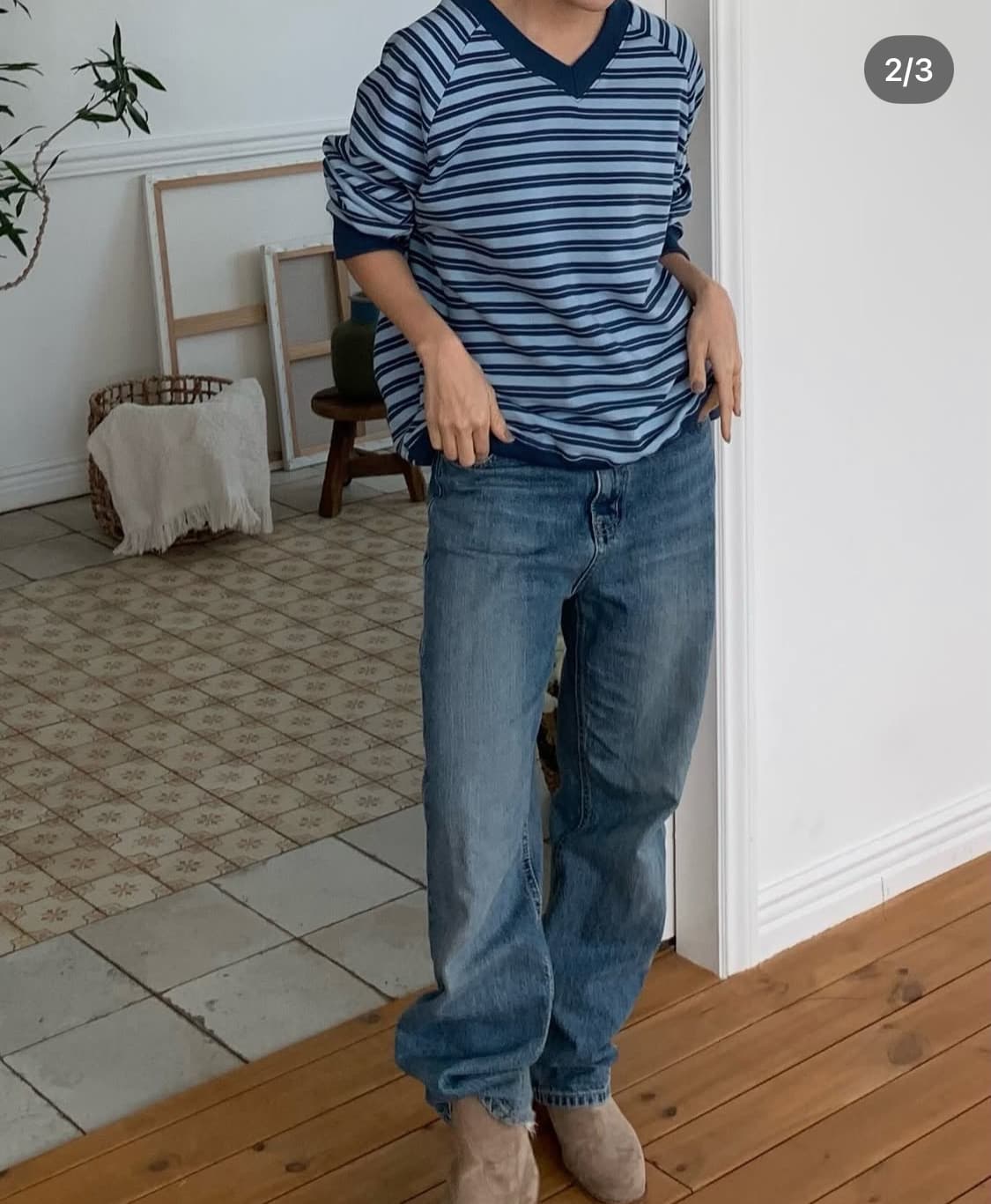 네이비 스트라이프 브이넥 맨투맨 상품이미지2