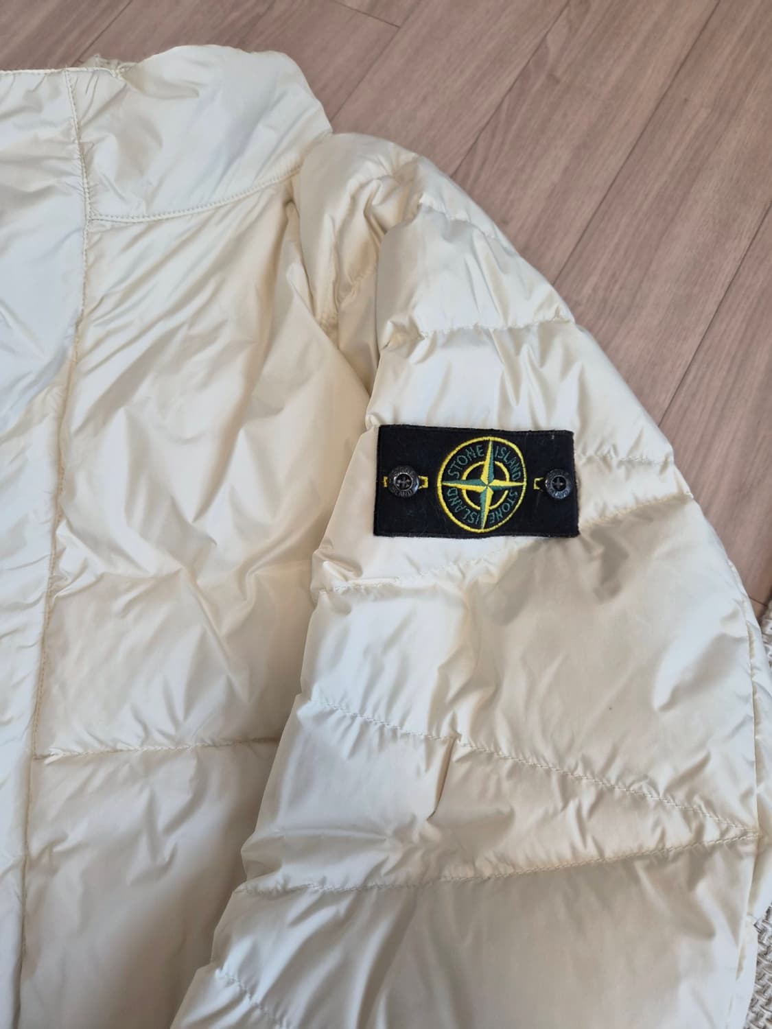 스톤아일랜드x슈프림 리버시블 패딩 화이트S 상품이미지1