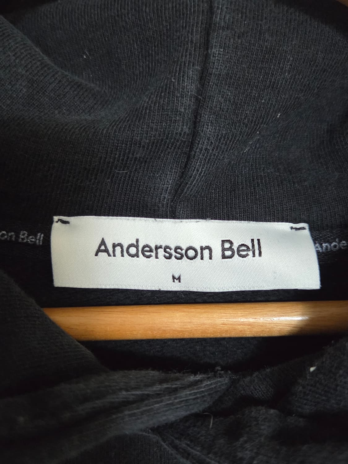 [앤더슨벨] 유니섹스 17A/W 메인 라벨 후드티 | 00122 상품이미지3