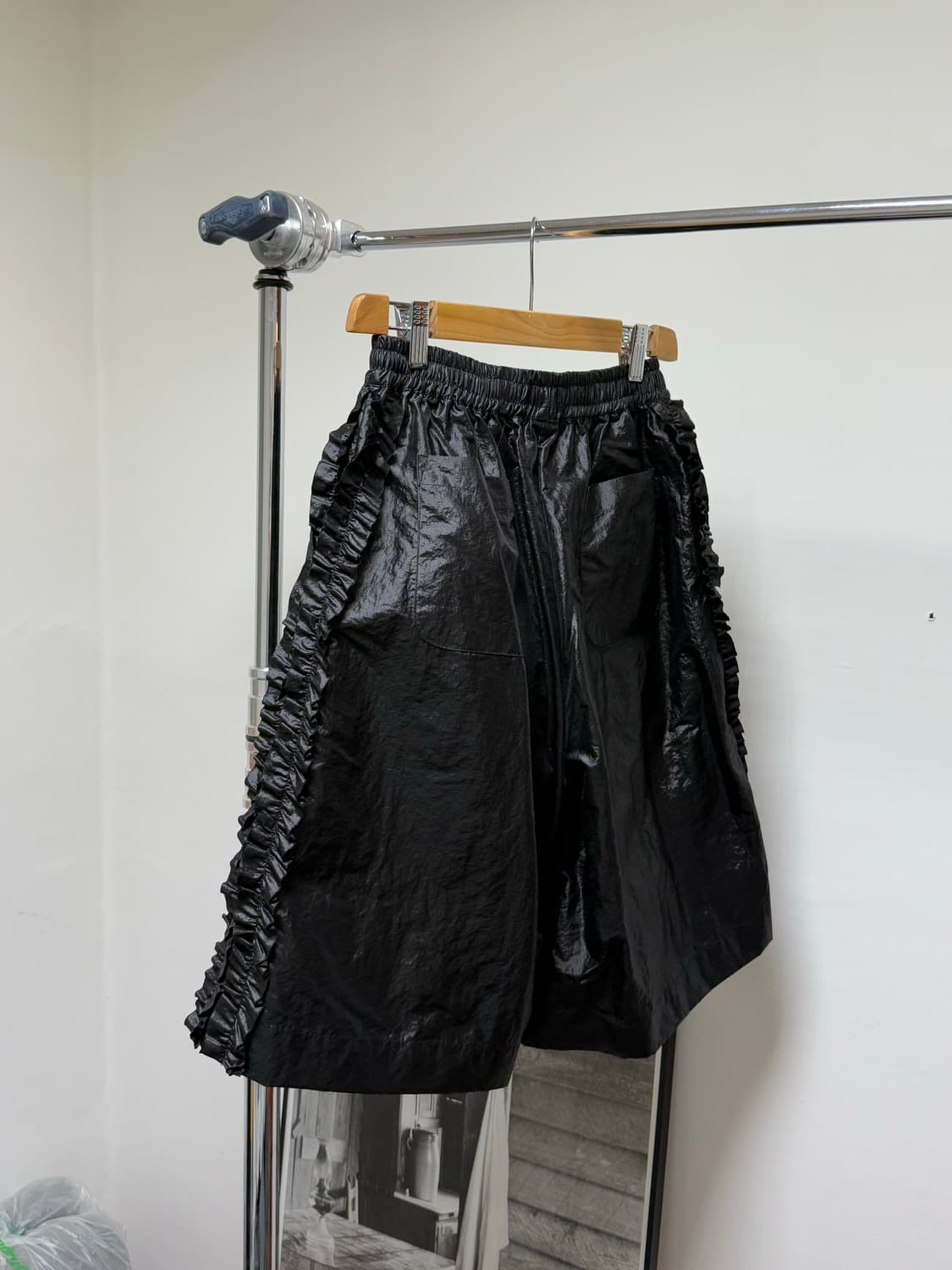 생긴 스튜디오 러플 나일론 퀼로트 팬츠 상품이미지3