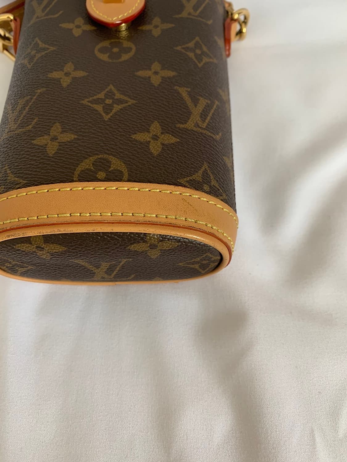 루이비통 폴드미 모노그램 파우치 크로스백 상품이미지8