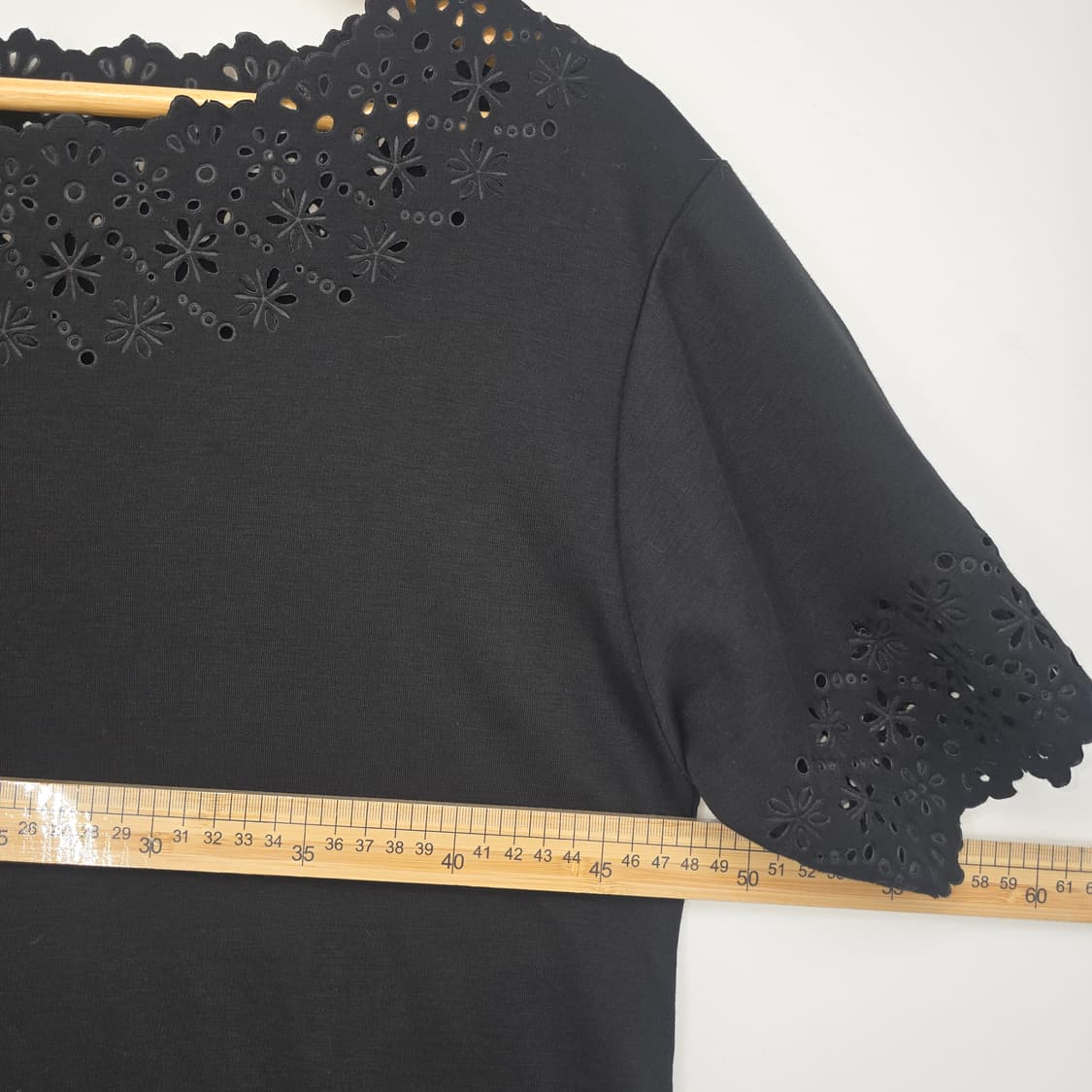 펀칭 레이스 블랙 반팔 티셔츠 상품이미지6