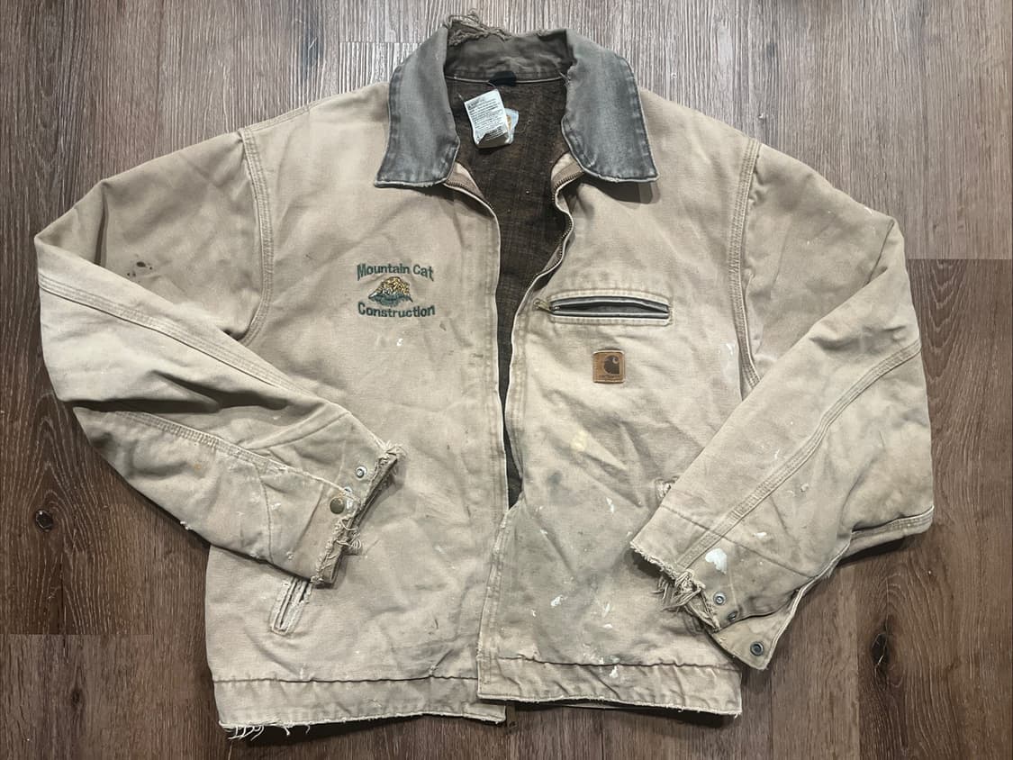 칼하트 J97 디트로이트 마운틴 캣 컨스트럭션 커스텀 자켓 새들 상품이미지1