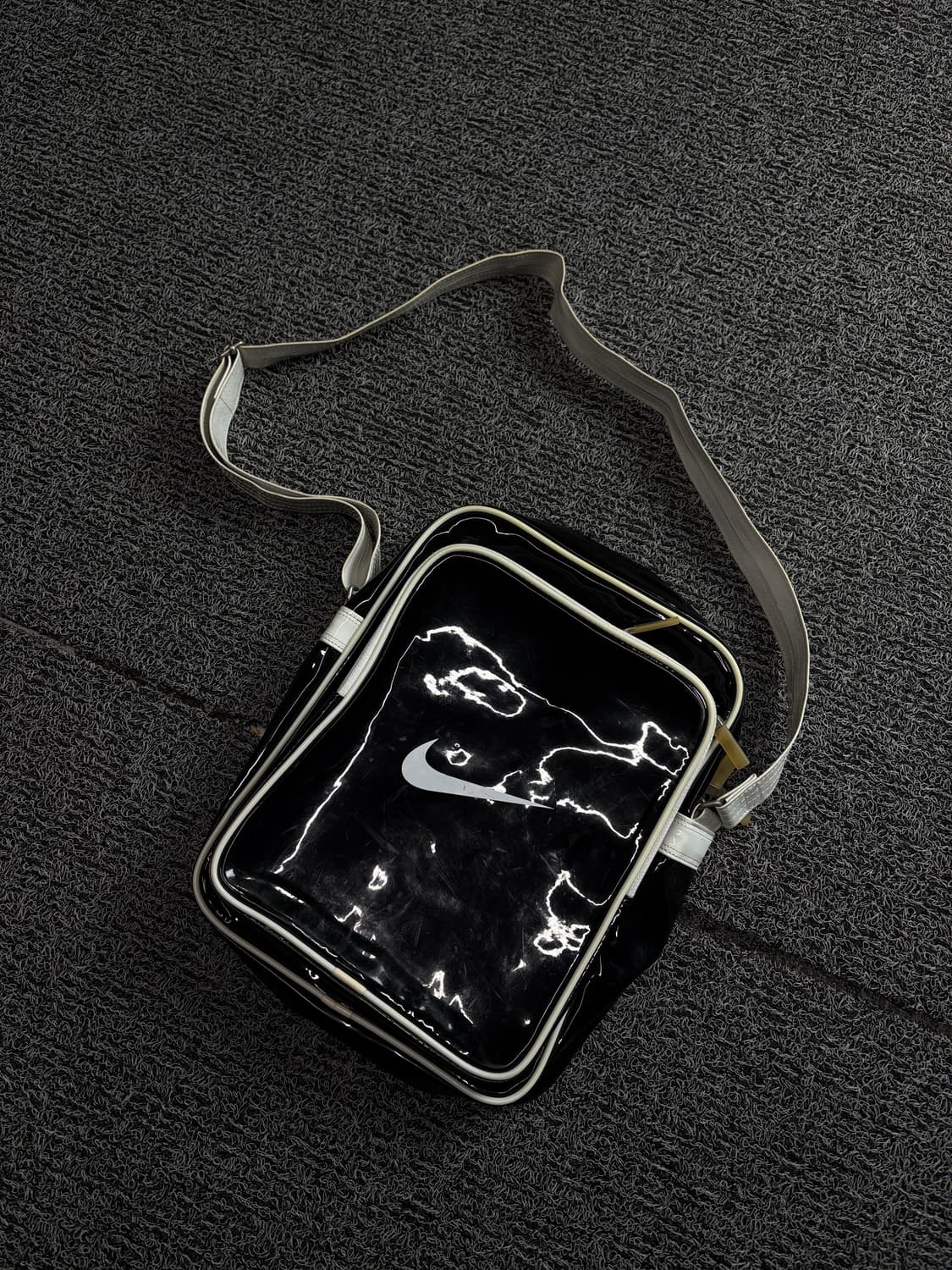 00s 나이키 빅스우시 코팅 글로시 크로스백 1735 상품이미지1