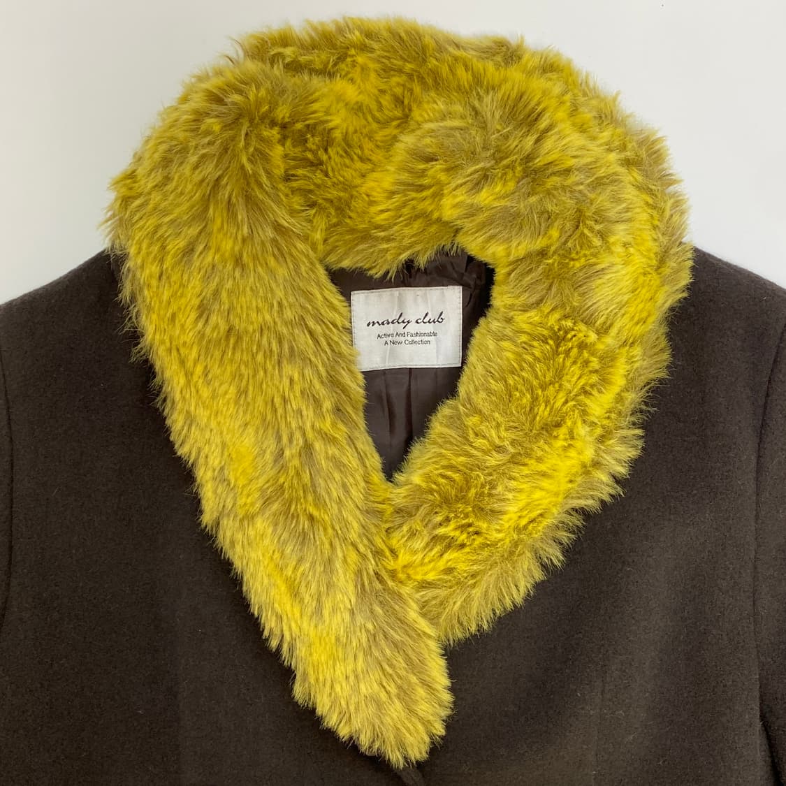 mady club 옐로우 퍼 트리밍 브라운 코트 상품이미지3