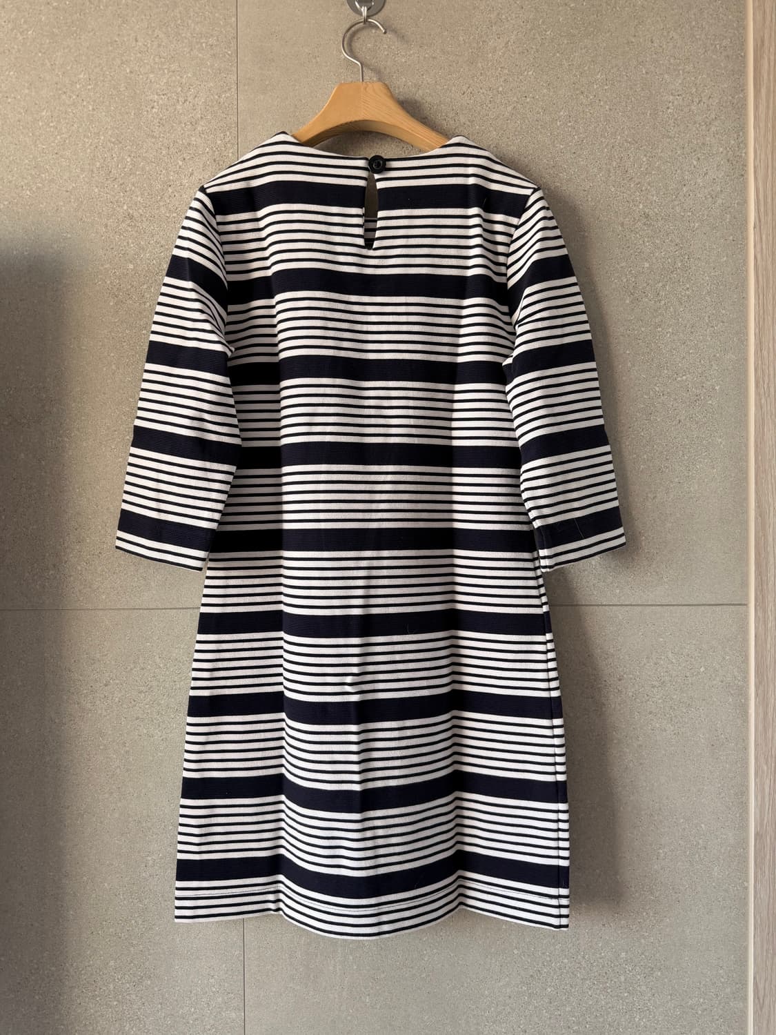 바나나리퍼블릭 스트라이프 미디 원피스 칠부소매 출근룩 상품이미지3