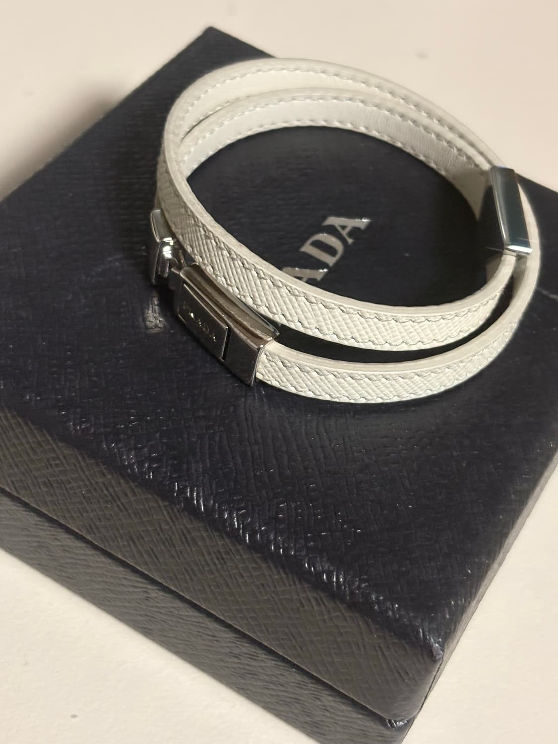 프라다 - 사파이노 가죽 브레이슬릿 팝니다 상품이미지7