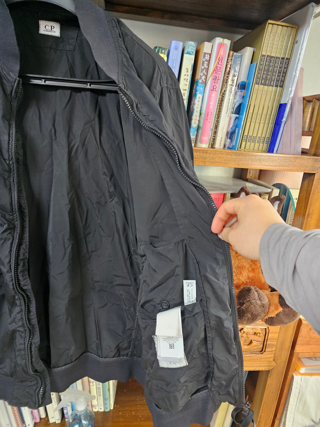 새상품급]씨피 CP컴퍼니 나일론 봄버 자켓 팔아요 ma1 마원 바람막이  상품이미지5