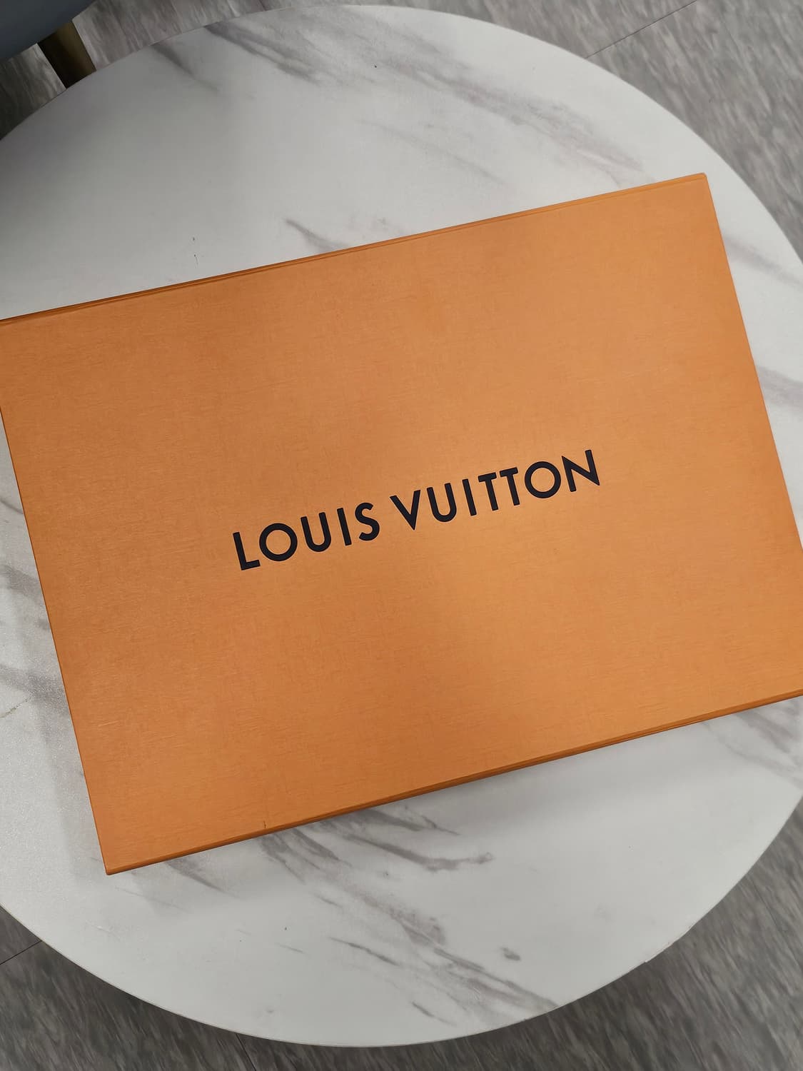 루이비통 x 슈프림 맨투맨 M / 상태좋음 / 네고가능 상품이미지5