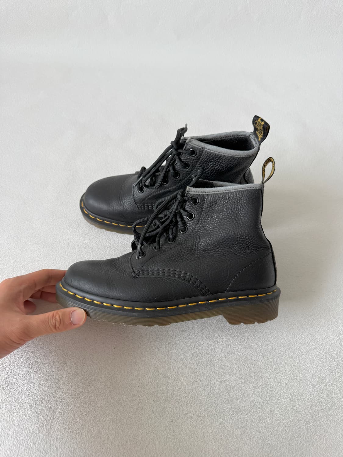 [UK4, 230]닥터마틴(Dr.Marten) 6홀 레더 부츠 상품이미지1