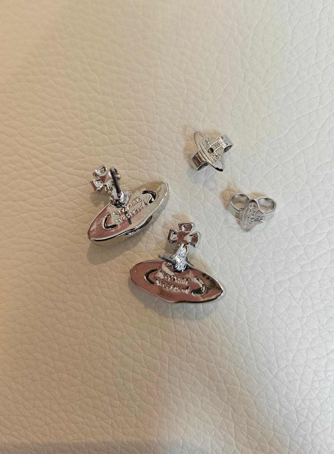 비비안웨스트우드 업사이클링 핑크큐빅 귀걸이 상품이미지2