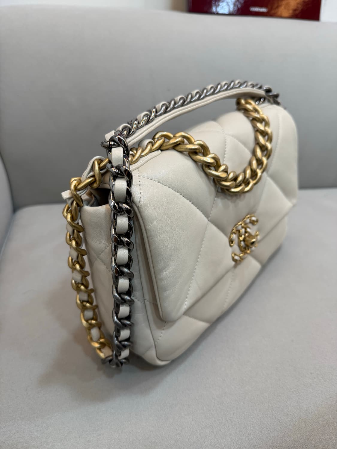 샤넬 19백 30번대 미디움 숄더백 상품이미지4