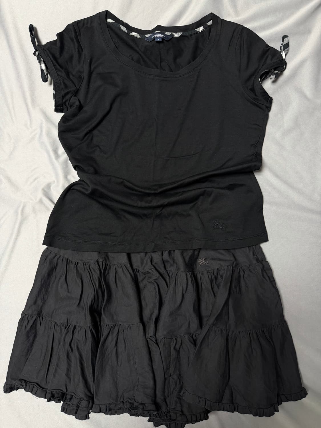 버버리 리본 티셔츠 + 프릴 스커트 코디 세트 상품이미지1