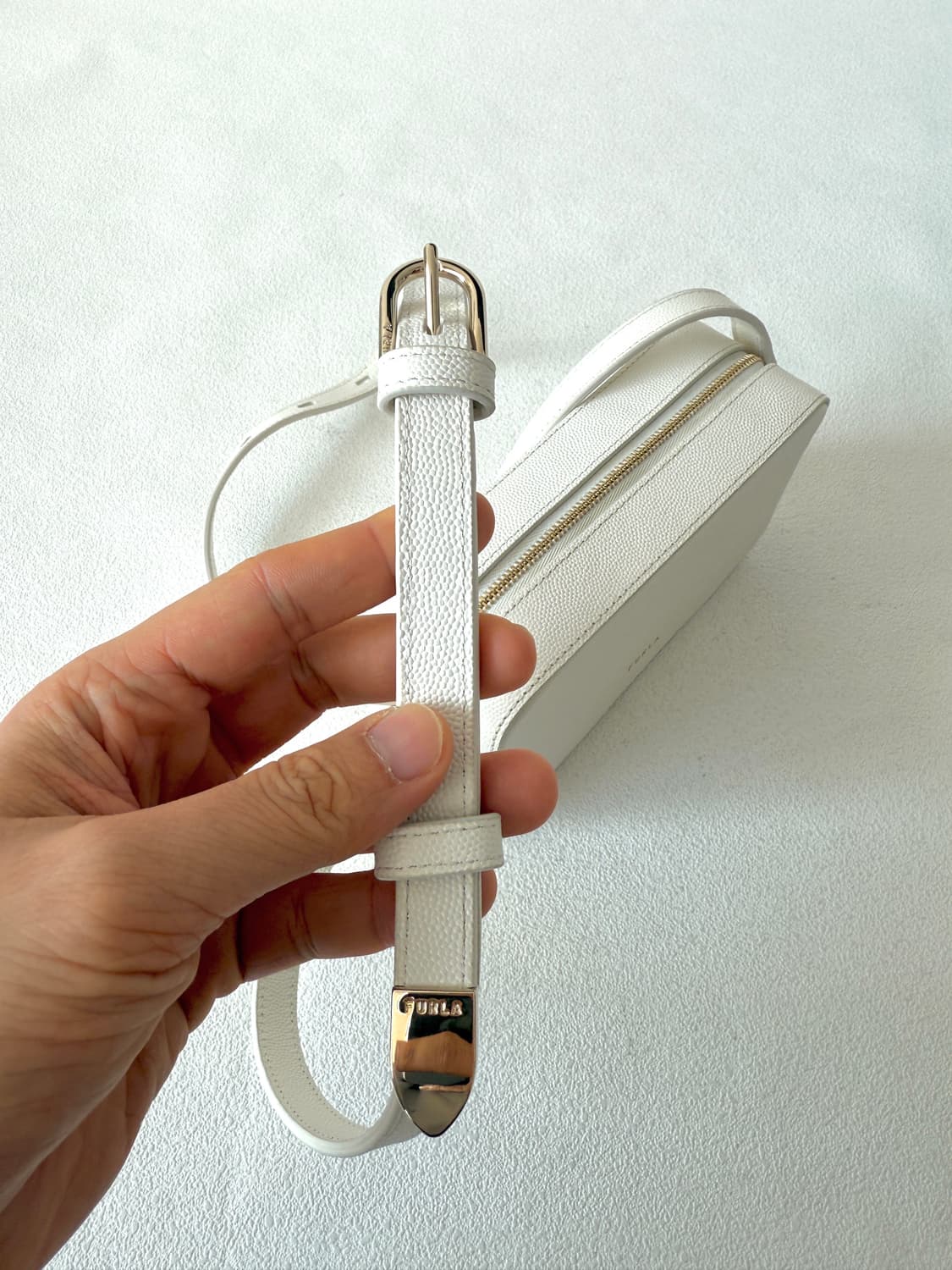 훌라(FURLA) 캐비어 레더 크로스백 상품이미지5