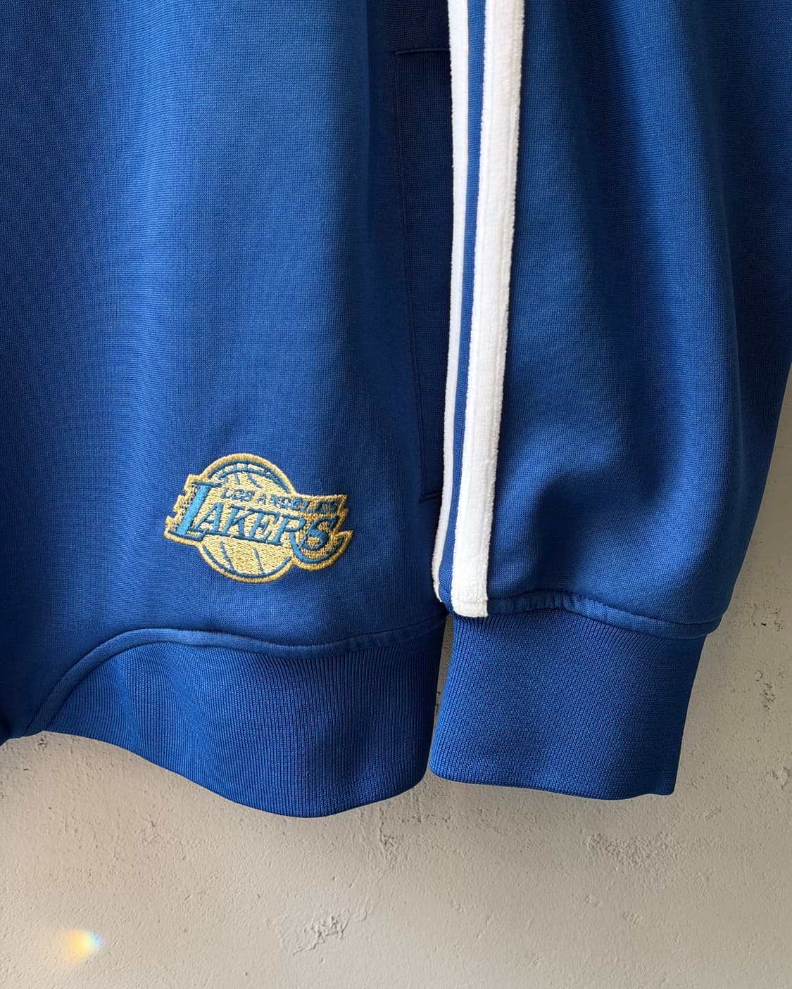 adidas x NBA Lakers 3-stripe track top  상품이미지4