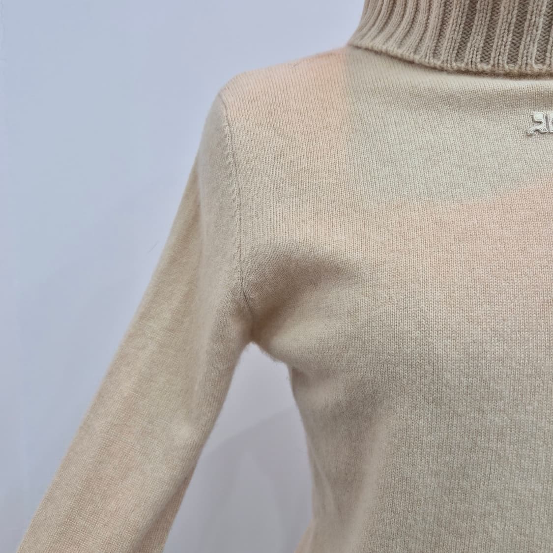 꾸레쥬 캐시미어 울 터틀넥 니트 상품이미지7