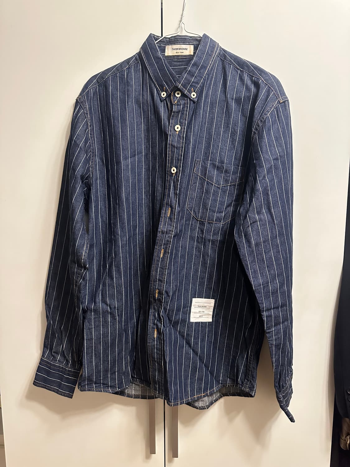 톰브라운 네이비 셔츠 판매 상품이미지1