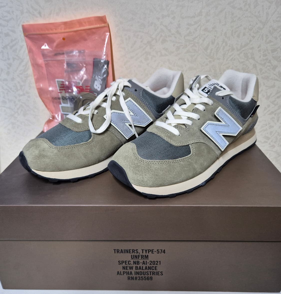 뉴발란스 x 알파 인더스트리 574 세도나 세이지 (스페셜 박스) 상품이미지2