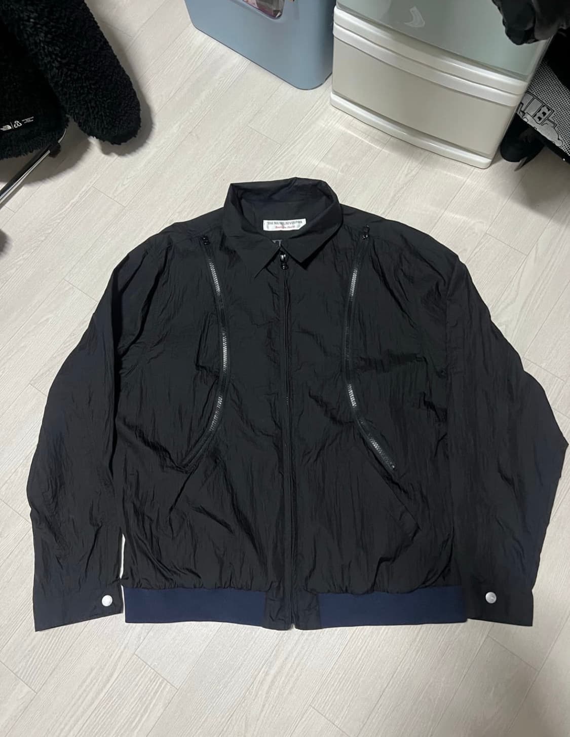 더뮤지엄비지터 바람막이 상품이미지2