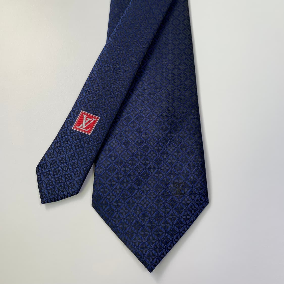 루이비통 명품넥타이 네이비컬러 A+등급 최상급 8.3cm 정장룩코디 상품이미지5