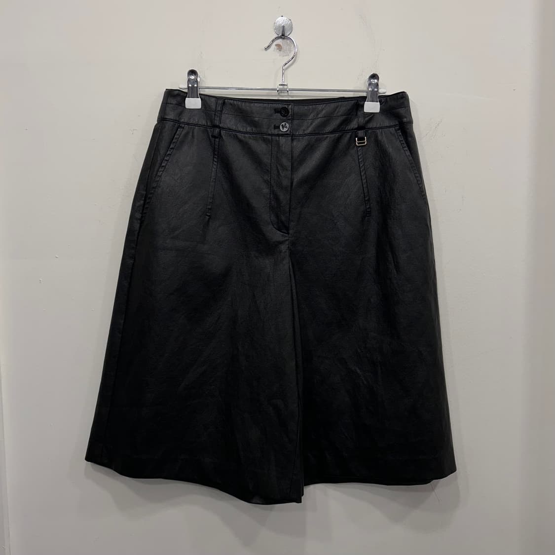 잇 미샤 포켓포인트 크리즈 레더 버뮤다팬츠 상품이미지2