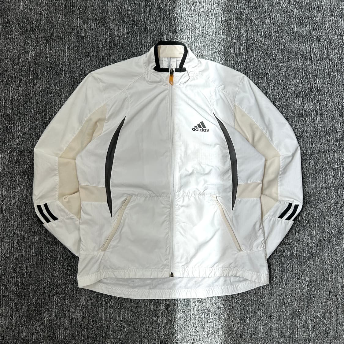 아디다스 화이트 배색 바람막이 상품이미지1