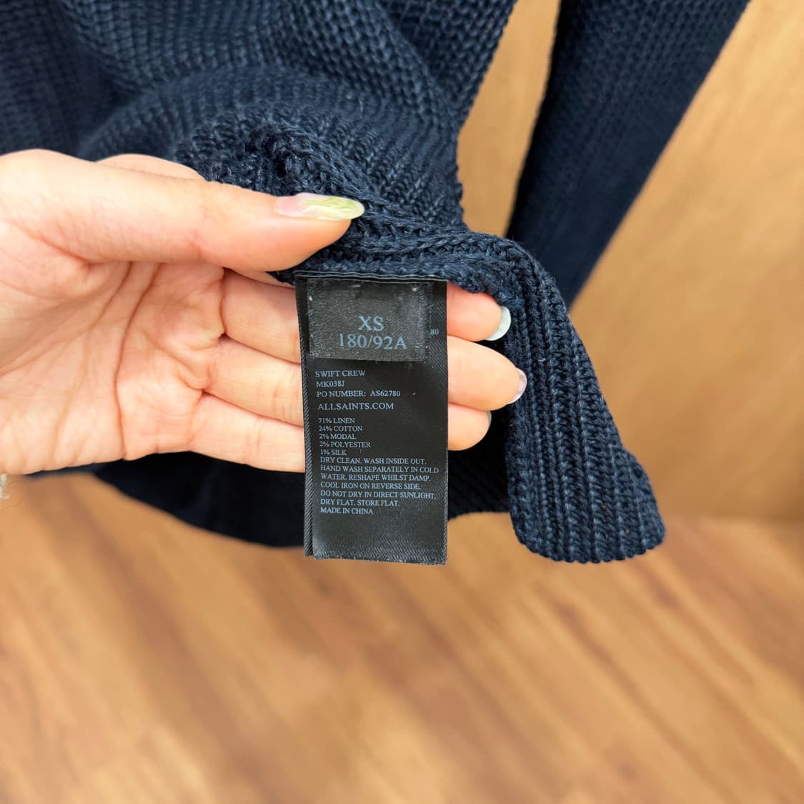 올세인츠 라운드넥 긴팔 니트 차콜 핑크 스트라이프 배색 디테일 네이비 상품이미지7