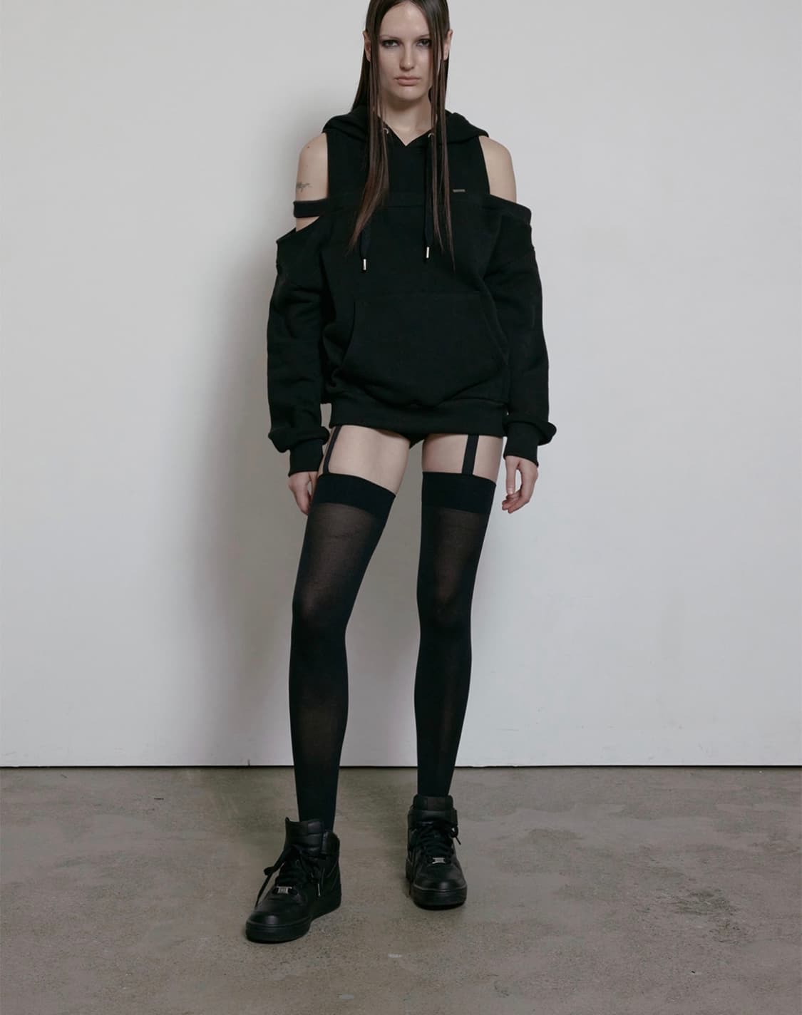 보헤미안서울 오프숄더 후드 티 상품이미지2