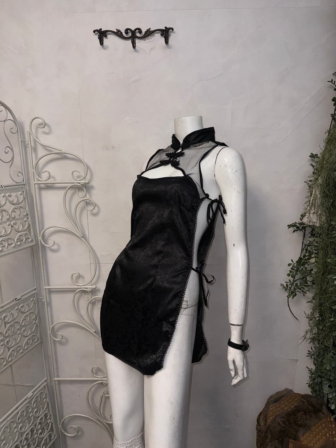 Black oriental floral open strap qipao 상품이미지1