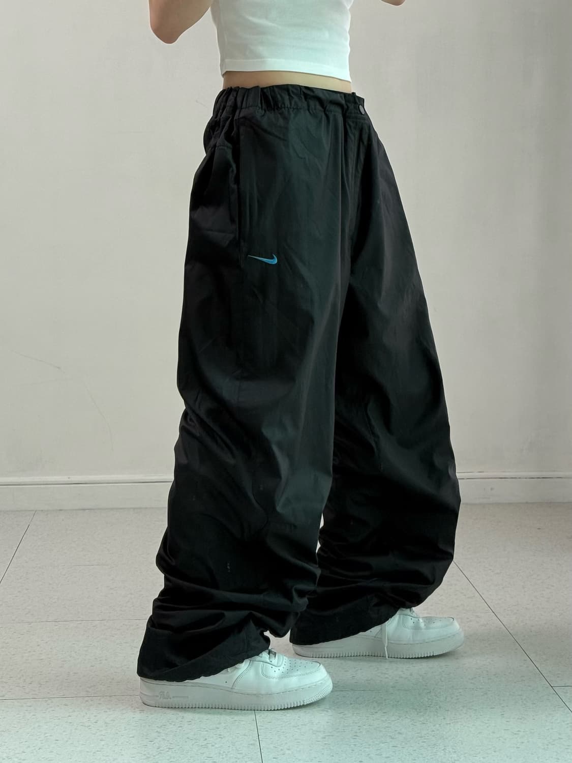 나이키 블랙 블루 스우시 트랙팬츠 상품이미지2