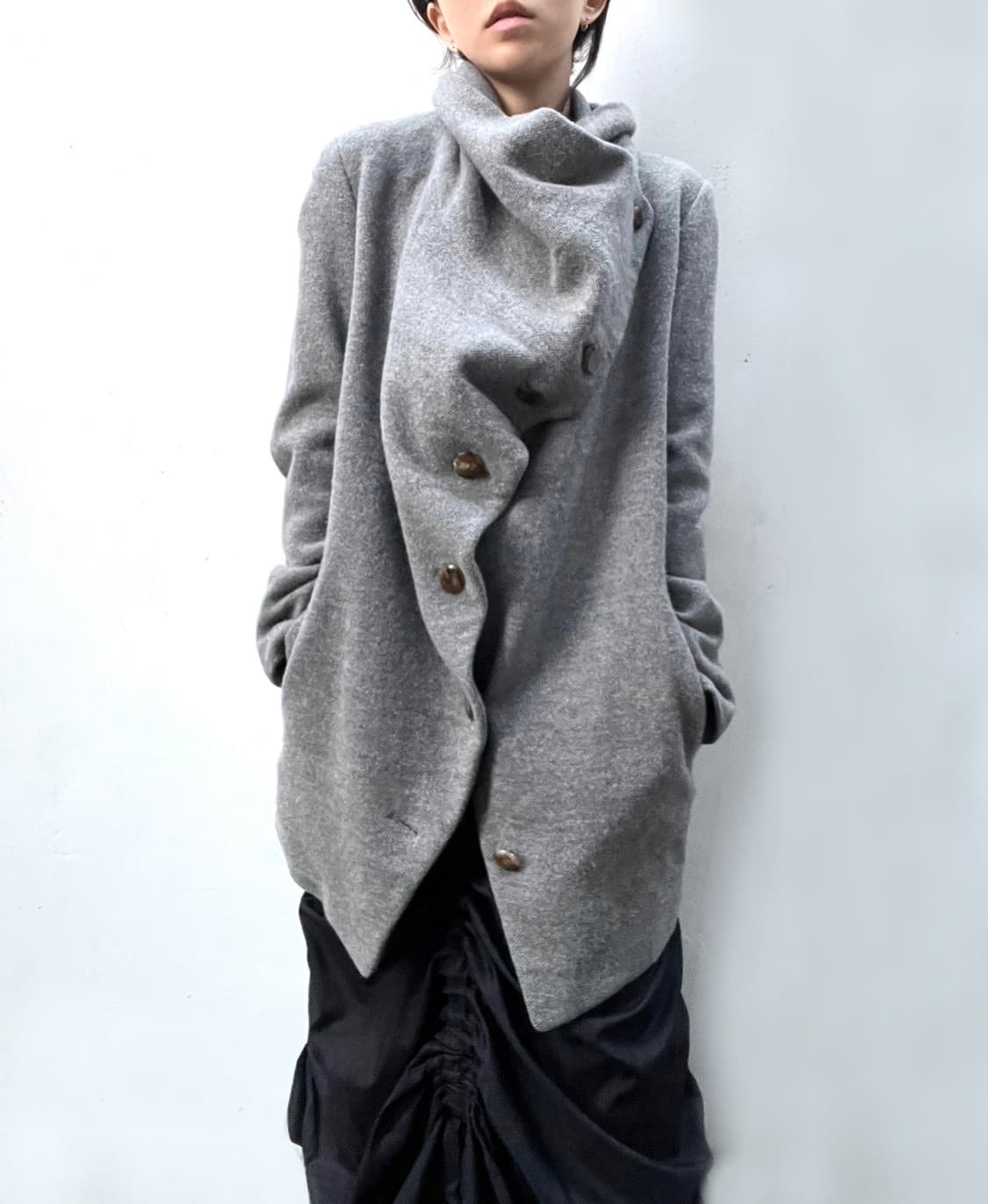 Asymmetric 하이넥 드레이핑 코트 상품이미지7