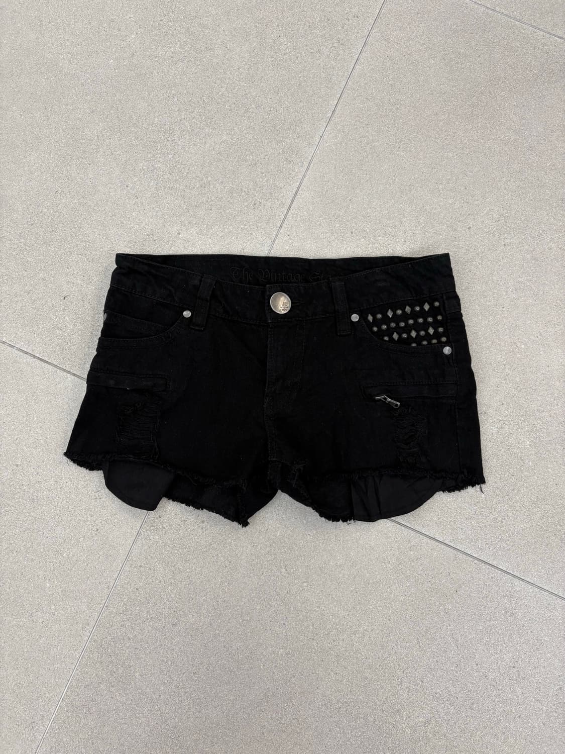 블랙 스터드 지퍼 숏츠 상품이미지1